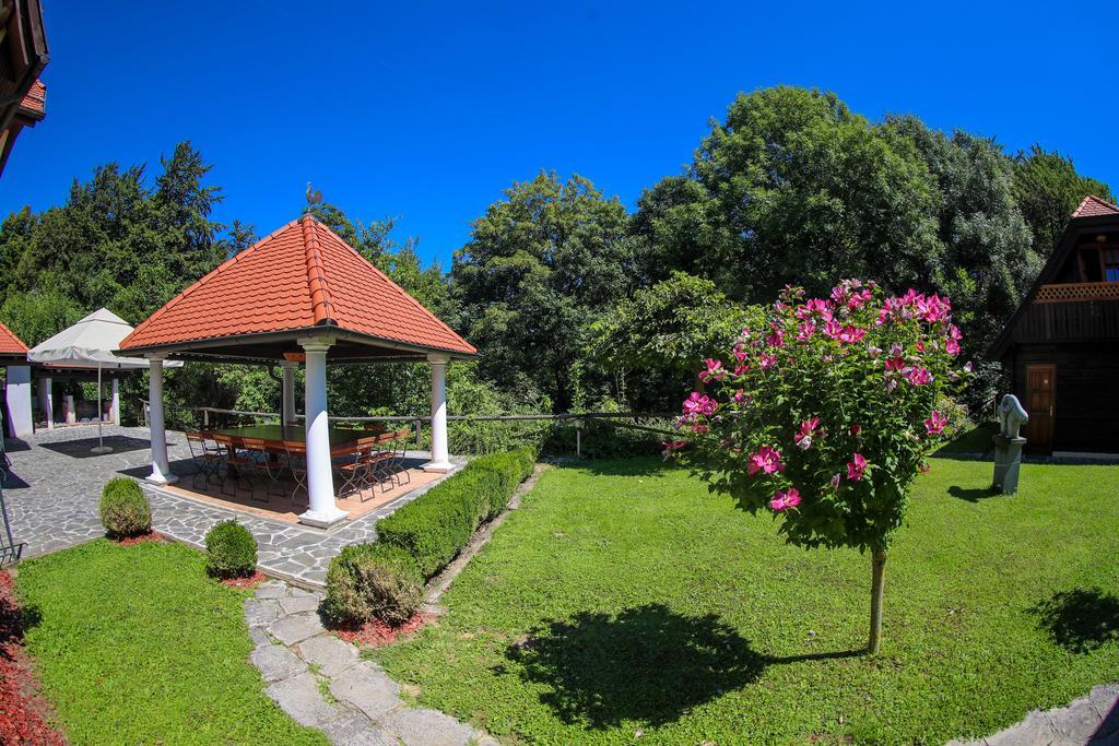 Country House Na Skaluc Guest House Lasko Exterior photo