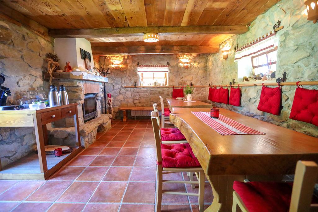 Country House Na Skaluc Guest House Lasko Exterior photo