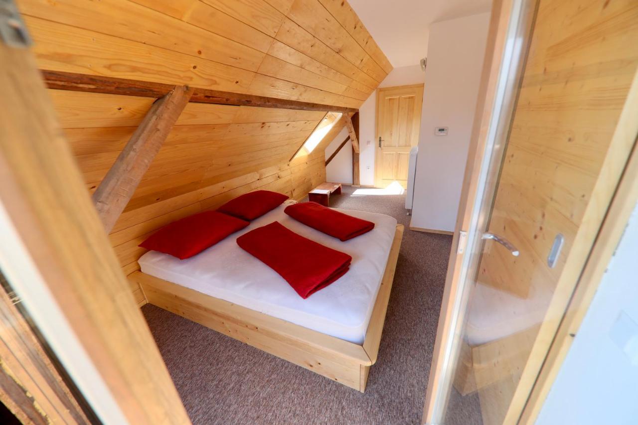 Country House Na Skaluc Guest House Lasko Exterior photo